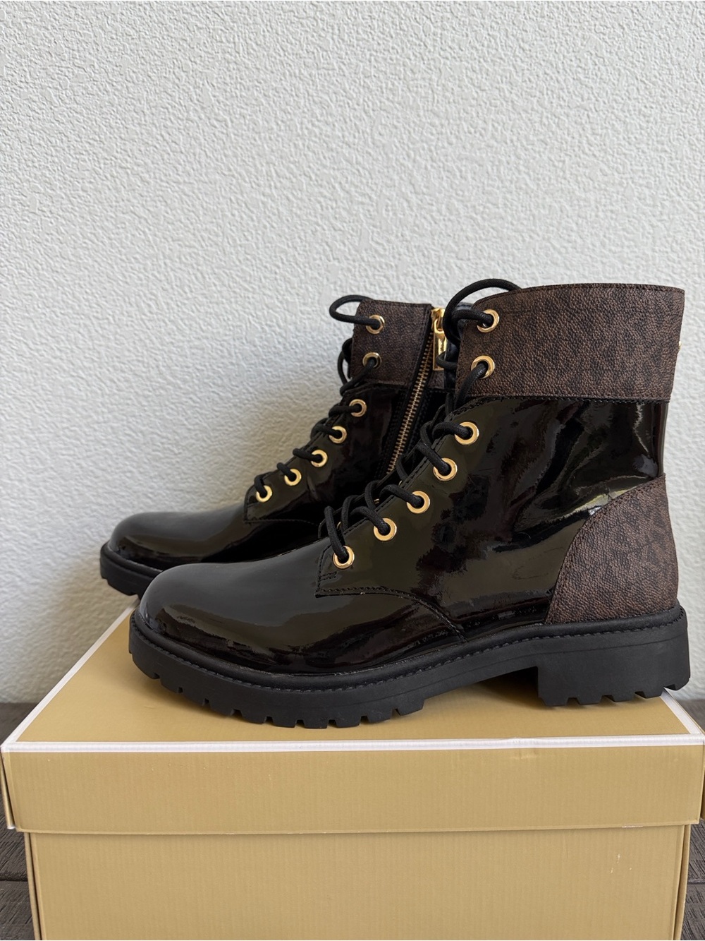 Michael by Michael Women's Alistair Lace-Up Lug Sole Combat Booties NIB